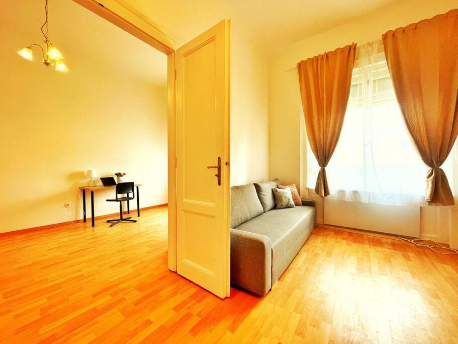 Central Spacious Flat Budapest Kültér fotó